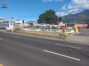 Terreno con casa de venta en Atuntaqui, al filo de la...