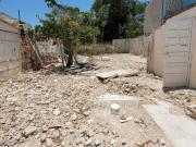 Terreno con construcción a una cuadra del Corredor...