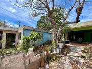 Terreno con construcción en venta en Colonia Maya en...