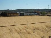 Terreno con edificación en Almendral