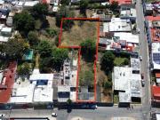 Terreno con fachada colonial en el Barrio de San Roman