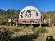 Terreno con insuperable vista y construcciones a orilla...