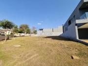 Terreno de 558m² à venda em condomínio Condomínio Arara Azul