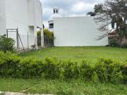 Terreno dentro de condominio con portón eléctrico