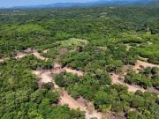 Terreno en Colinas del Parral con servicios y a 6...