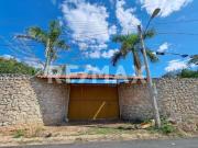 Terreno en venta bardeado con servicios en Cholul,...