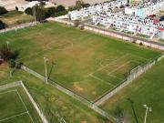 Terreno en venta con cancha de fútbol y 3 casas zona Tlajomu