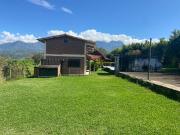 Terreno en venta con casa de eventos, Yunguilla