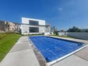 Terreno en Venta en Querétaro, con Seguridad y Alberca