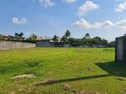 Terreno frente praça À VENDA no Condomínio Jardim...