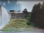 Terreno para construção de moradia de 3 frentes