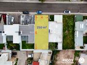 Terreno plano con 10 metros de frente en El Refugio...