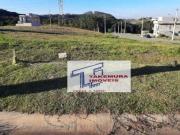Terreno plano em condominio fechado de frente a Rodovia...