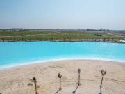 Terreno único con salida a dos calles en Vida Lagoon