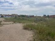 Terreno urbanizable con nave y oficinas en Vilamacolum...