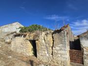 Terreno urbano com ruína