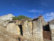 Terreno urbano com ruína