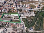 TERRENO URBANO PARA RECONSTRUIR NO MONTIJO, JUNTO AO RIO...
