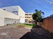 Terreno y casa en venta con locales comerciales