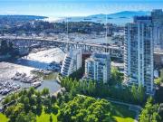 TH105 638 BEACH AVENUE