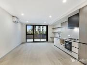 THE BENCHMARK IN LUXURY LIVING! *Come with a study area