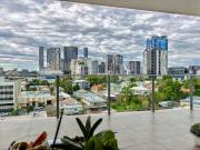 THE BEST OF THE BEST 8TH FLOOR & BREATHTAKING CITY VIEWS!