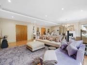 The Bishops Avenue, London N2, 3 bed flat to rent...
