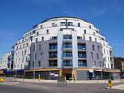 The Broadway, Loughton IG10, 2 bed flat to rent, £1,850...