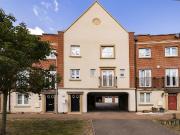 The Campus, Loughton IG10, 1 bed flat to rent, £1,600...