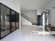 The Canal Garden South, Hills