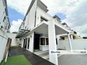 The Canal Garden South, Hills