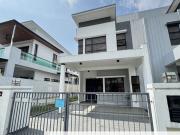 The Canal Garden South, Hills