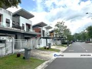 The Canal Garden South, Hills