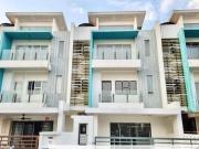 The Clover @ Laman Semanggi