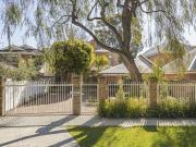 The Cottesloe Dream Light, Lifestyle & Location