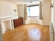 The Fairway, Mill Hill NW7, 2 bed flat to rent, £1,950...