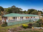 THE IDEAL SMALL ACREAGE BLOCK LARGE FAMILY HOME