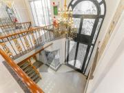 The Perfect Blend Of Luxury, Location & Lifestyle 1...