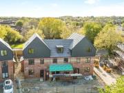 The Quadrant Stonehill Green, Swindon, 3 Bedroom Terraced