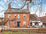 The Square, Shere 3 bed terraced house to rent £2,600...