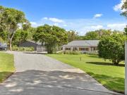 The Urban Farmhouse In Jewells