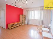 This 2 bedroom unit is located in a perfect position