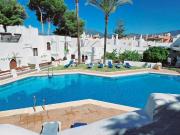 This charming ground floor duplex apartment, locat.