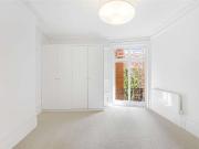 This is a beautiful 3 bedroom apartment in a sort after...