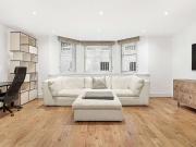 This is a spacious one bedroom property on the lower...