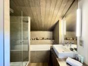 This magnificent 2011 Dunoyer chalet is located on a 518...