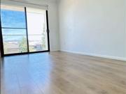 This Near New Modern 5 Beds 2 baths 3 Toilets with...