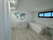 This stunning 116m² duplex penthouse offers 3 spac.