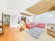 This stunning five double bedroom period house in Maida...