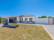 This stunning seascape home is guaranteed to impress!